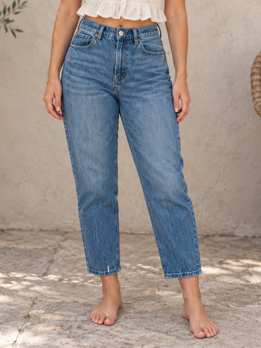 Abercrombie & Fitch Curve Love High Rise Mom Jeans 28/6 Extra Short Medium Wash